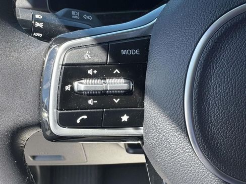 Certified 2026 Kia Carnival FWD image 19