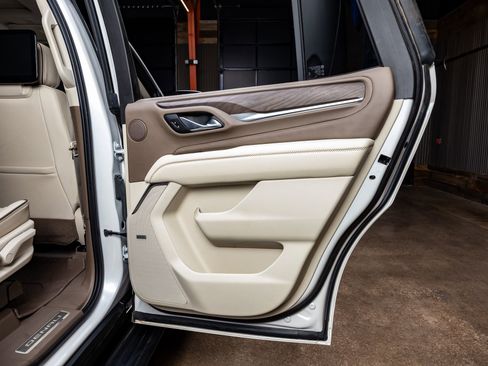 Used 2021 GMC Yukon Denali w/ Denali Premium Package image 42