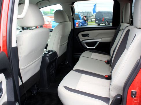Used 2022 Nissan Titan SV w/ SV Convenience Package image 34