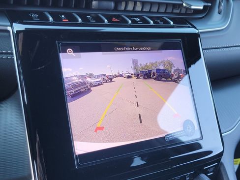 New 2025 Jeep Grand Cherokee Altitude image 17