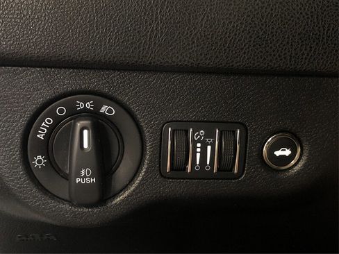 Used 2014 Chrysler 300 S image 28