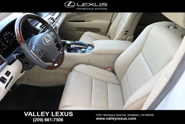 Used 2015 Lexus LS 460 w/ Comfort Package RWD image 13