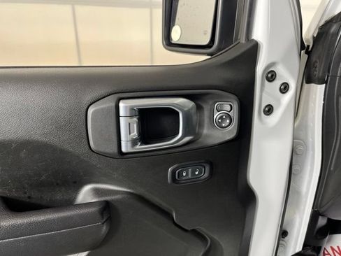 Used 2025 Jeep Wrangler Unlimited Rubicon AWD/4WD image 16