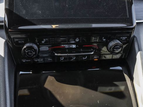 New 2025 Jeep Grand Cherokee Limited w/ Luxury Tech Group II image 19