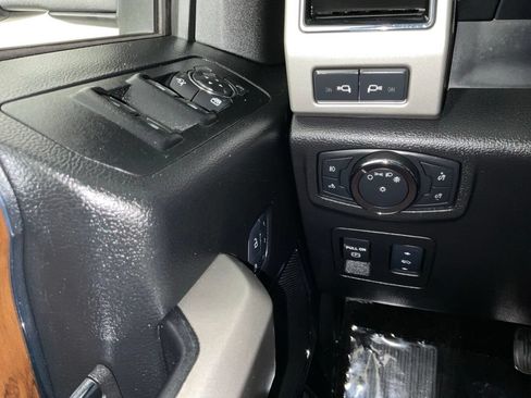 Used 2018 Ford F150 Lariat w/ Equipment Group 502A Luxury AWD/4WD image 19