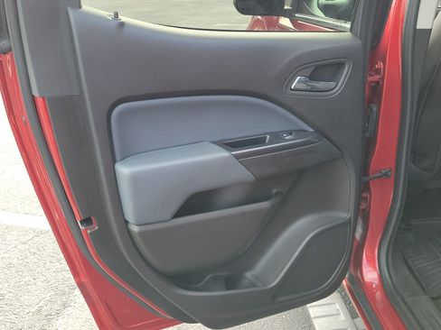 Used 2016 Chevrolet Colorado Z71 AWD/4WD image 11