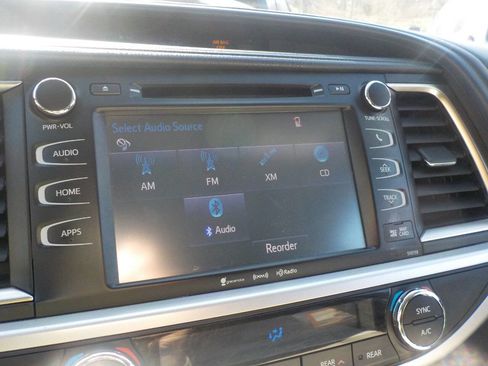 Used 2016 Toyota Highlander XLE image 19