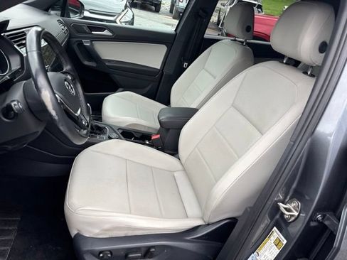 Used 2021 Volkswagen Tiguan SE R-Line AWD/4WD image 10