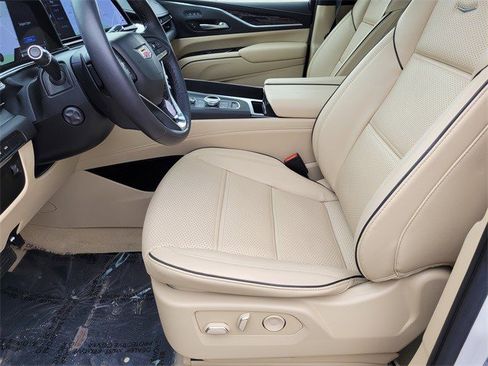 Certified 2022 Cadillac Escalade ESV Premium Luxury w/ LPO, Radiant Package image 25