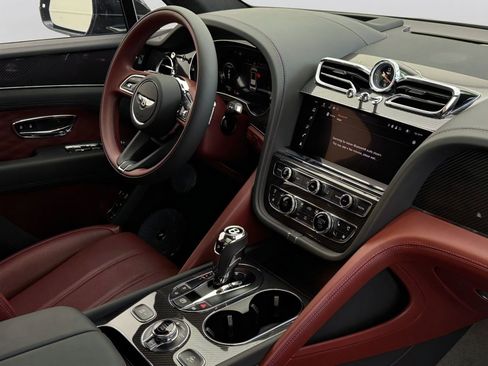 Used 2025 Bentley Bentayga AWD/4WD image 39