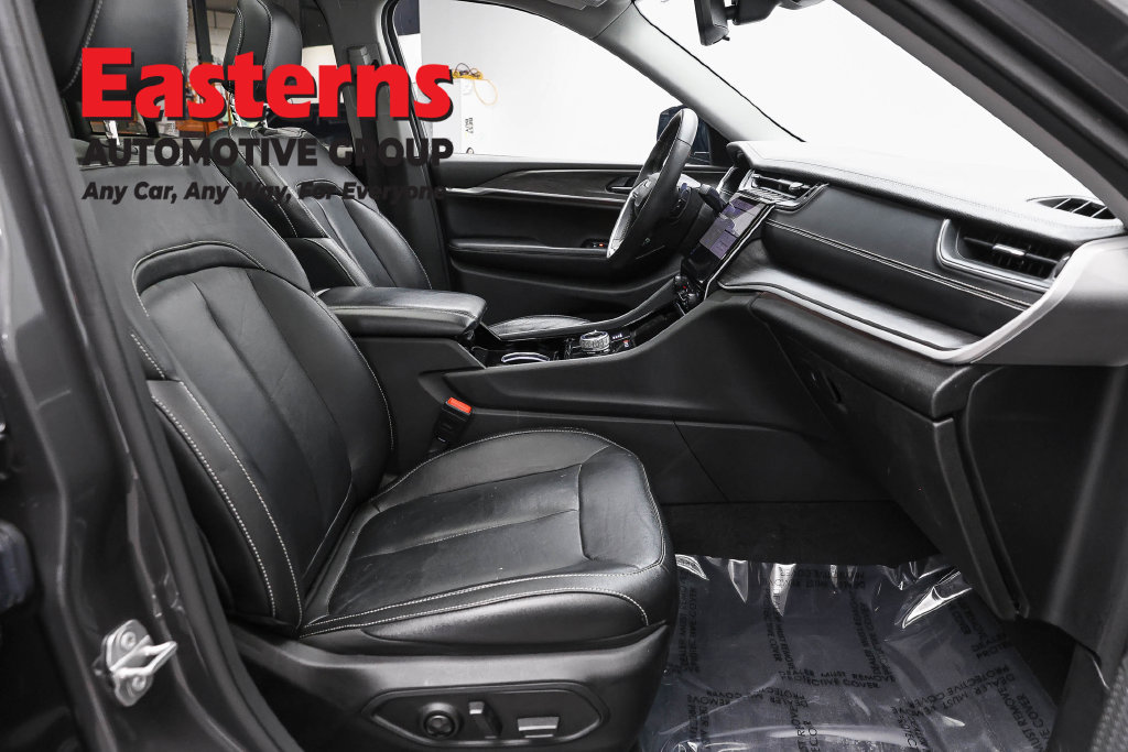 Used 2023 Jeep Grand Cherokee Limited AWD/4WD image 27