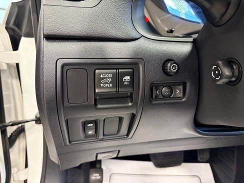 Used 2011 Lexus IS 250C RWD image 14