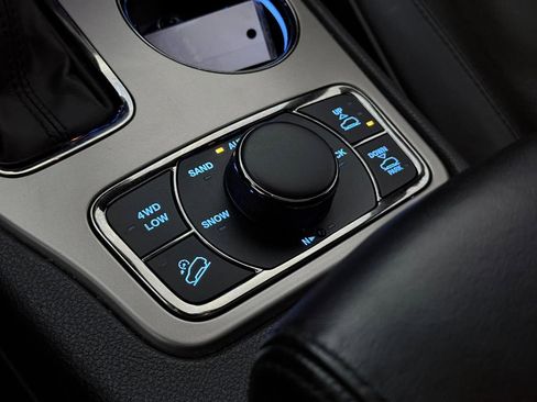 Used 2021 Jeep Grand Cherokee High Altitude AWD/4WD image 39