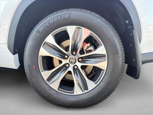 New 2026 Toyota Highlander XLE AWD/4WD image 8