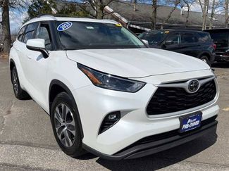 Used 2023 Toyota Highlander XLE video 2