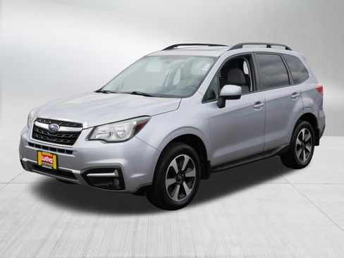 Used 2017 Subaru Forester 2.5i Premium AWD/4WD image 3