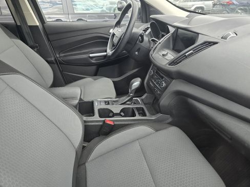 Used 2019 Ford Escape SE image 16