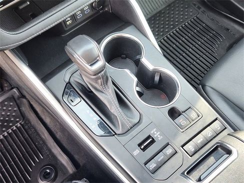 Used 2022 Toyota Highlander XLE image 24