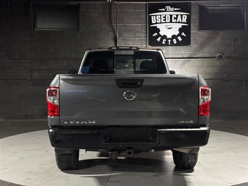 Used 2017 Nissan Titan S image 4