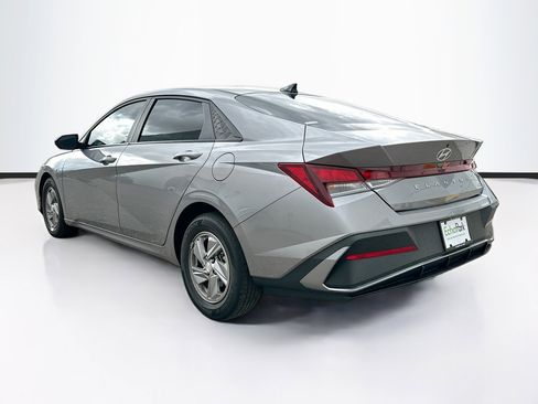 Used 2024 Hyundai Elantra SE image 5