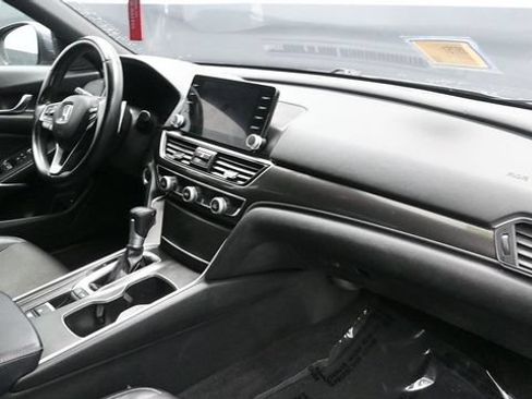 Used 2018 Honda Accord Sport image 13