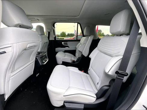 New 2025 Ford Expedition Platinum w/ Platinum Ultimate Package image 10