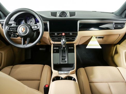 Used 2026 Porsche Macan AWD/4WD image 21