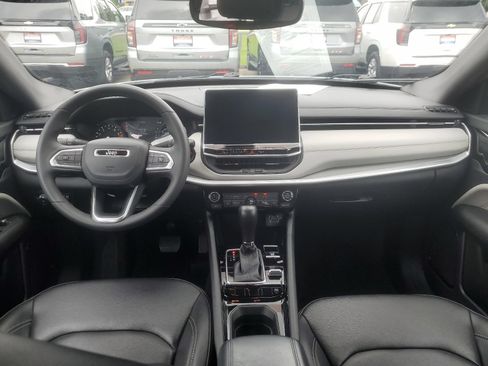 Used 2025 Jeep Compass Limited AWD/4WD image 9