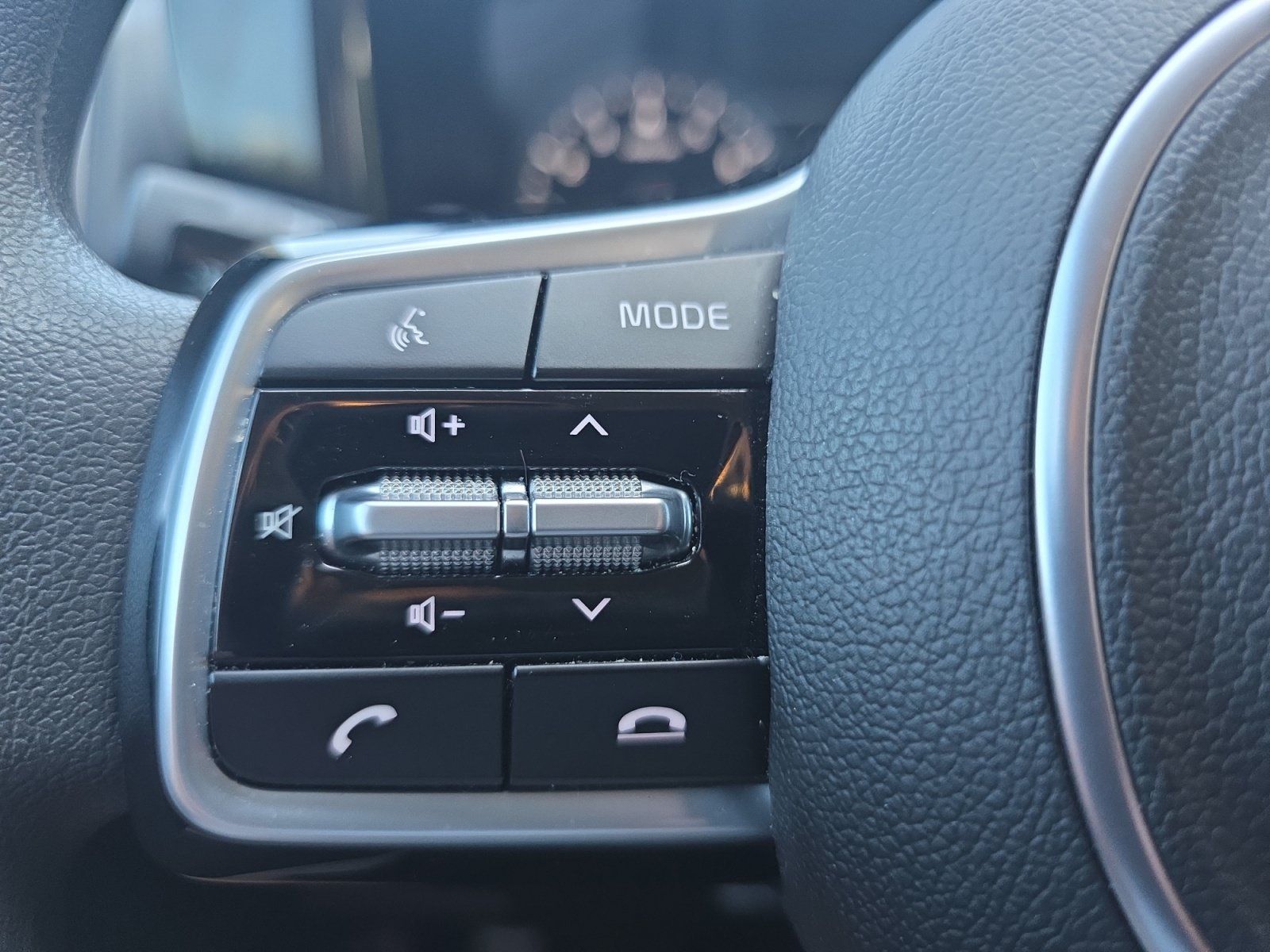 Certified 2023 Kia Sorento LX FWD image 24