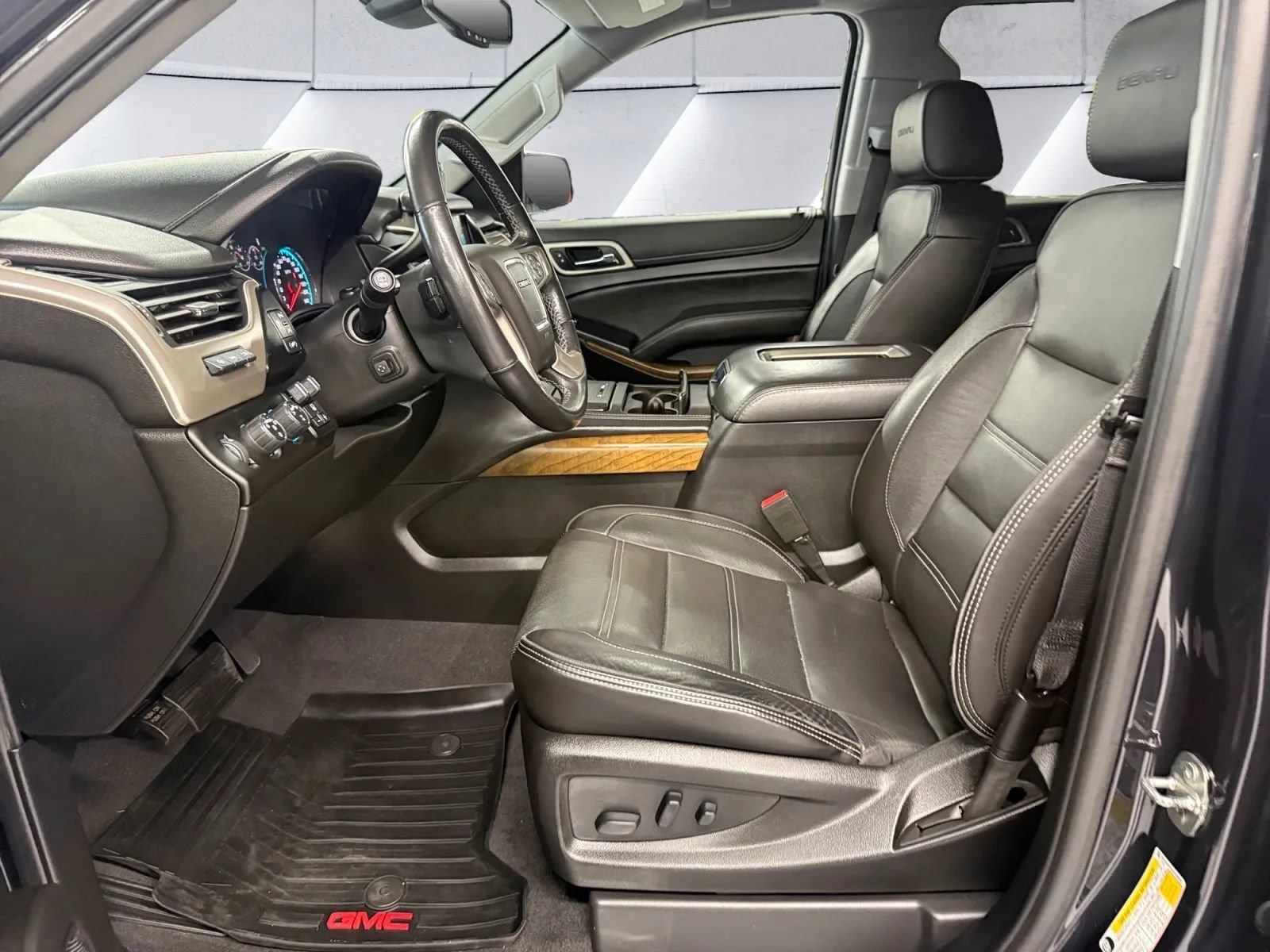 Used 2020 GMC Yukon Denali w/ Open Road Package AWD/4WD image 16