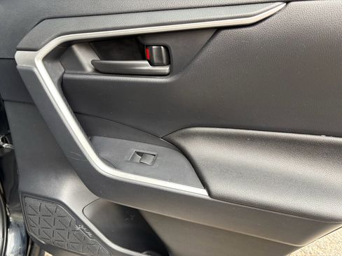 Used 2022 Toyota RAV4 LE AWD/4WD image 24