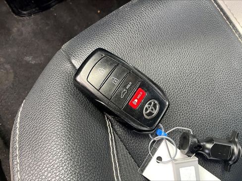 Used 2025 Toyota Camry SE FWD image 14