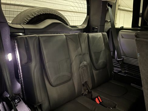 Used 2020 Land Rover Defender 110 HSE image 32