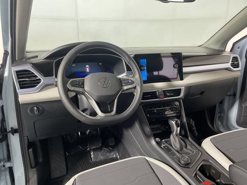 New 2026 Volkswagen Taos SE AWD/4WD image 9