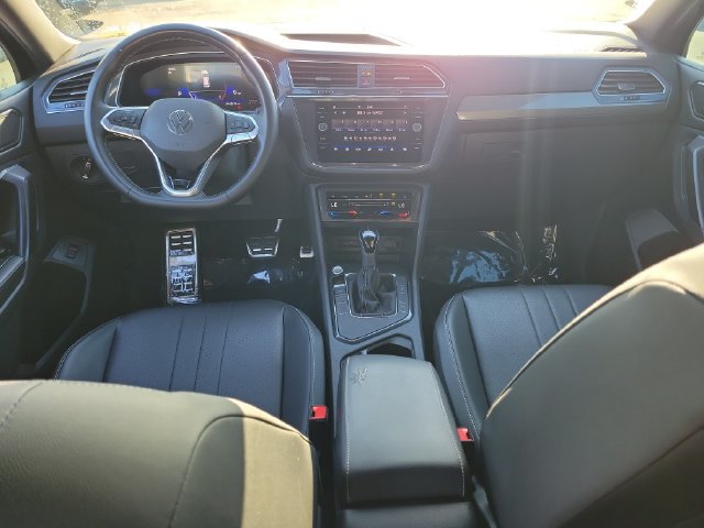 Certified 2023 Volkswagen Tiguan SE R-Line FWD image 13