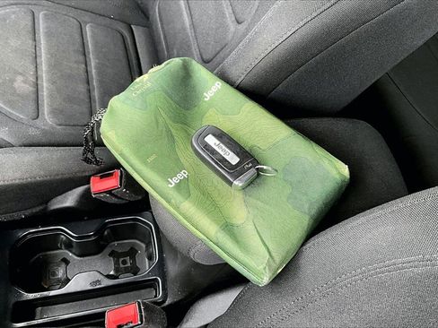 Used 2020 Jeep Renegade Latitude image 30