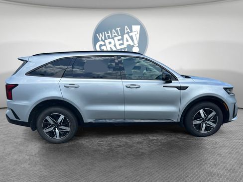 Used 2022 Kia Sorento S FWD image 2
