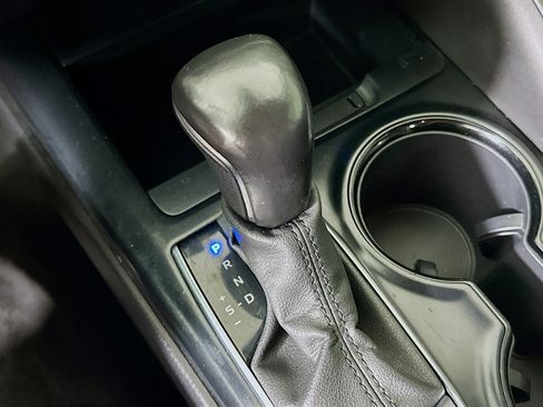 Used 2020 Toyota Camry SE image 23