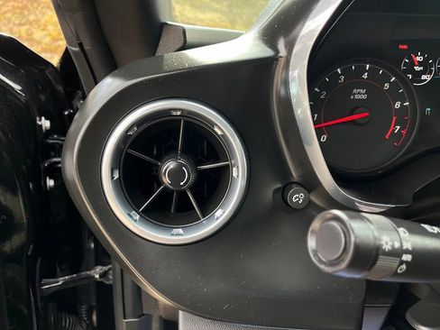 Used 2017 Chevrolet Camaro SS image 9