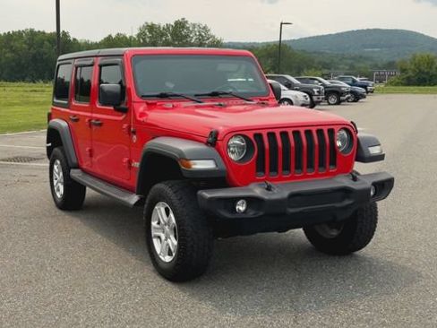 Used 2018 Jeep Wrangler Unlimited Sport S AWD/4WD image 2