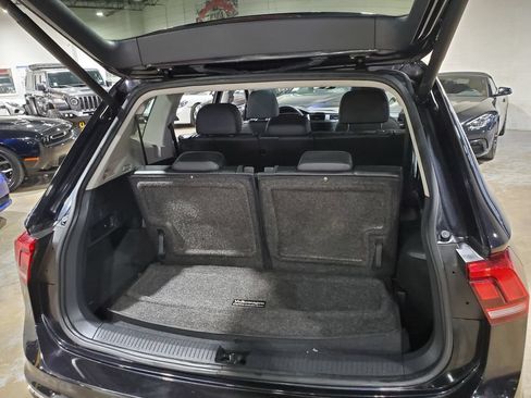 Used 2020 Volkswagen Tiguan SEL FWD image 38