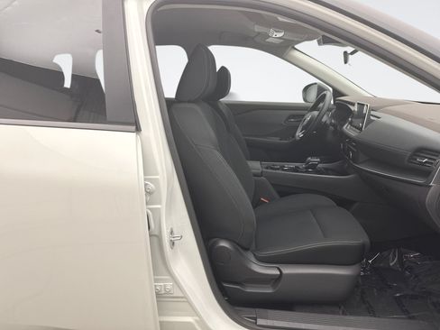 Used 2023 Nissan Rogue S AWD/4WD image 16