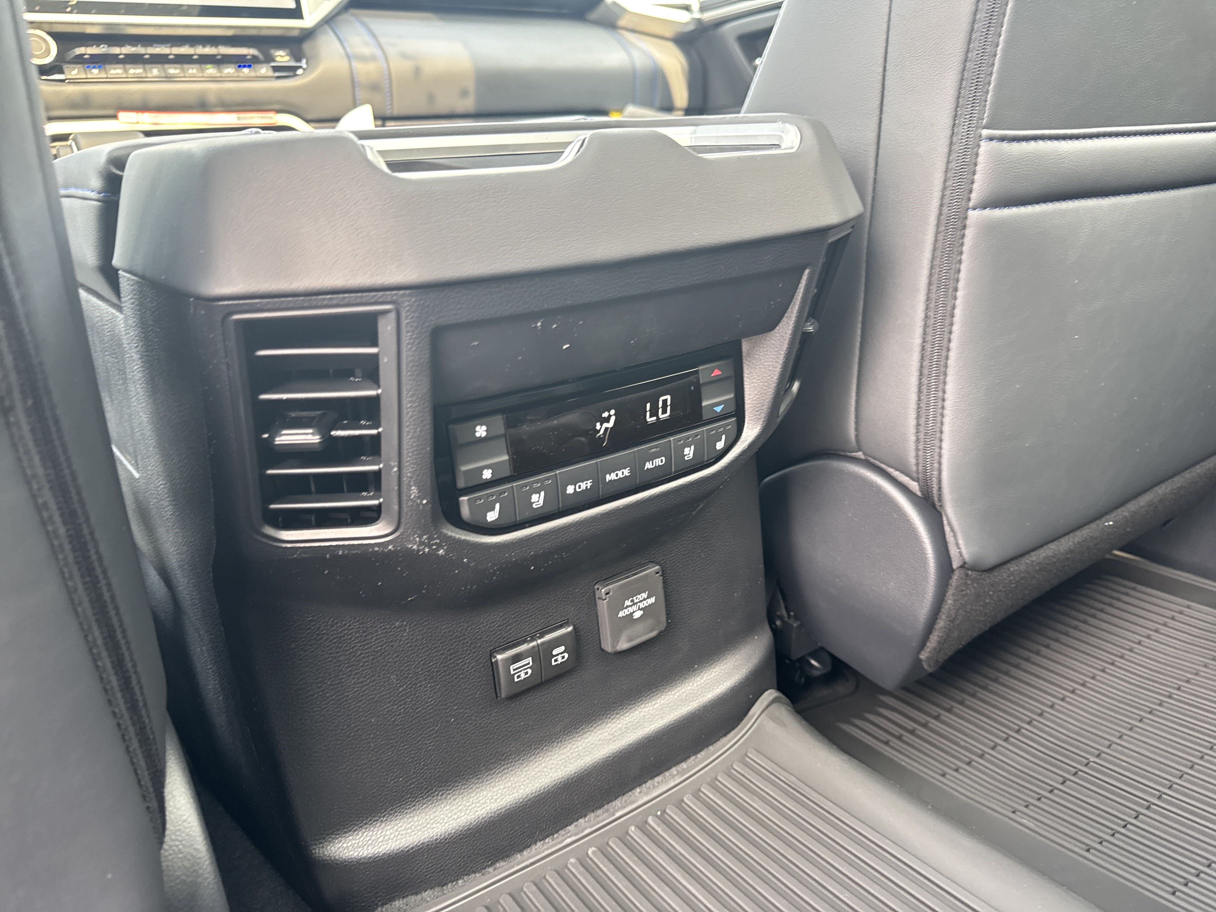 New 2025 Toyota Sequoia Platinum AWD/4WD image 27