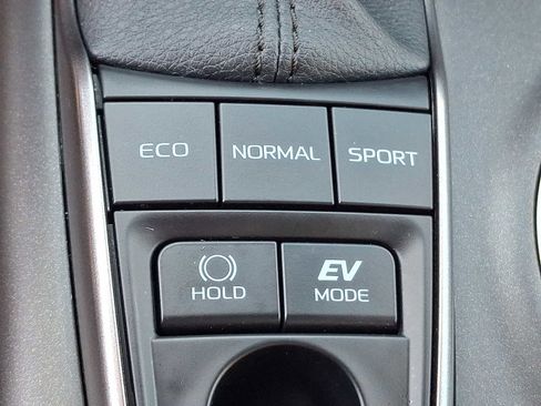 Used 2024 Toyota Camry SE image 27