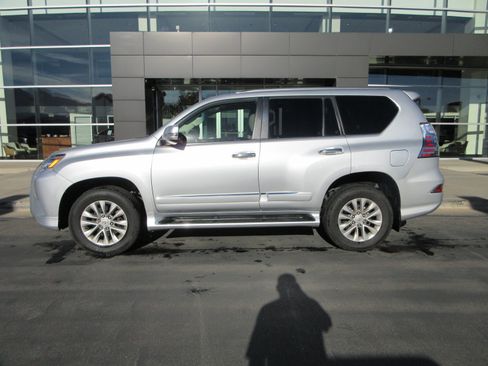 Used 2019 Lexus GX 460 Premium AWD/4WD image 3