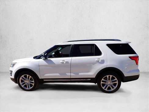 Used 2016 Ford Explorer XLT w/ Equipment Group 202A AWD/4WD image 2