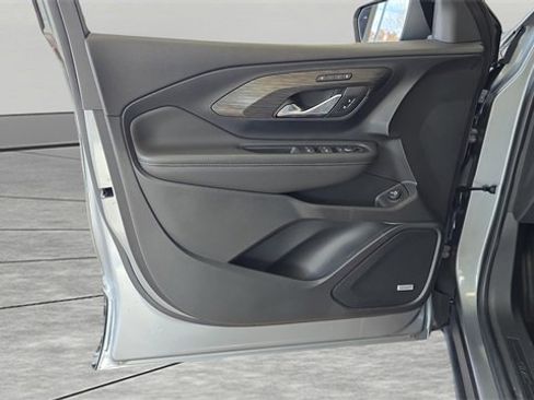 Used 2023 GMC Terrain SLT w/ Infotainment Package II image 26