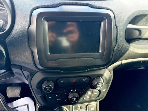 Used 2018 Jeep Renegade Sport w/ Power & Air Group image 16