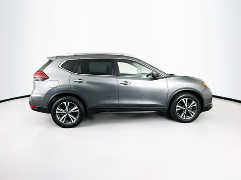 Used 2019 Nissan Rogue SV w/ Premium Package FWD image 10