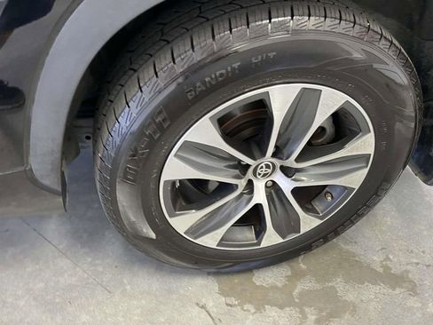 Used 2020 Toyota Highlander XLE image 9